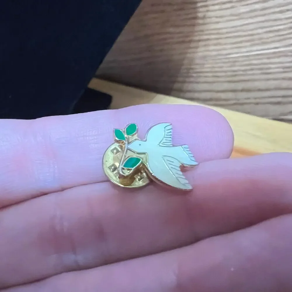 Vintage Lot Hat / Lapel Pins Brooches Dove Mini‎ Hearts Gold Tone 3 Pieces